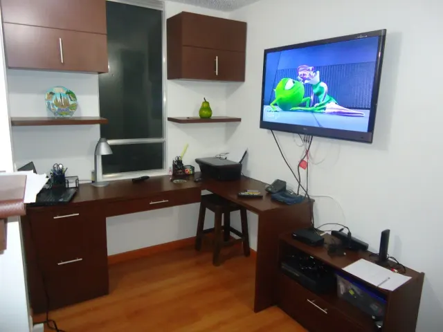 Exhibidores y escritorios – miniatura 5